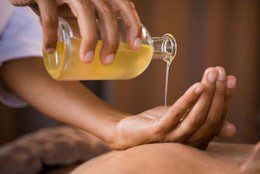 Aromaöl Thai Massage im Elements Thai Spa